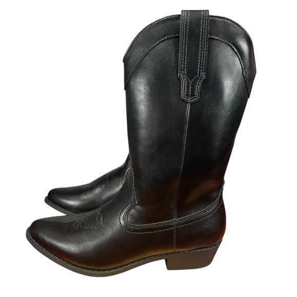 Arizona Jean Company Shoes - Women’s Arizona Maybrook black cowboy boots. Size 6.